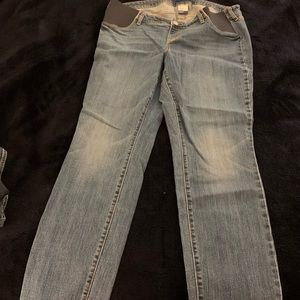 Maternity jeans with stretch side panel. Old Navy size 16 regular. EUC. SFH